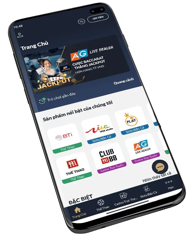 Hình ảnh nhân viên hỗ trợ khách hàng mmoo login giải đáp thắc mắc về chính sách bảo mật
